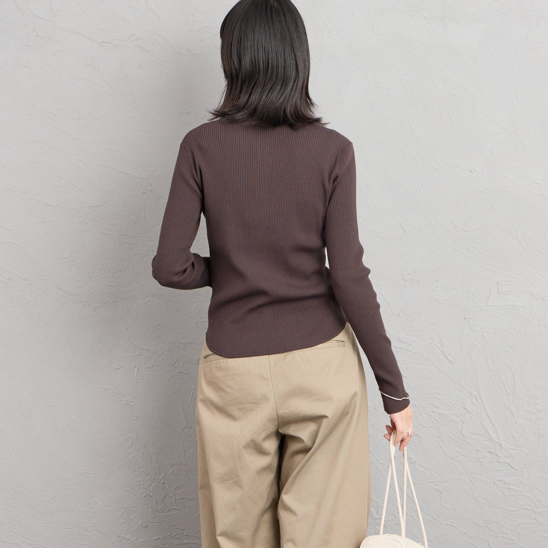 FRED PERRY [フレッドペリー] 別注 ワンポイントロゴ刺繍 ヘンリーネックリブニット [FPW-26A-009-JF] R.BROWN &&モデル身長：162cm 着用サイズ：10&&