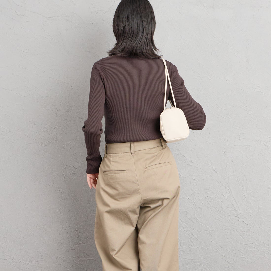 FRED PERRY [フレッドペリー] 別注 ワンポイントロゴ刺繍 ヘンリーネックリブニット [FPW-26A-009-JF] R.BROWN &&モデル身長：162cm 着用サイズ：10&&