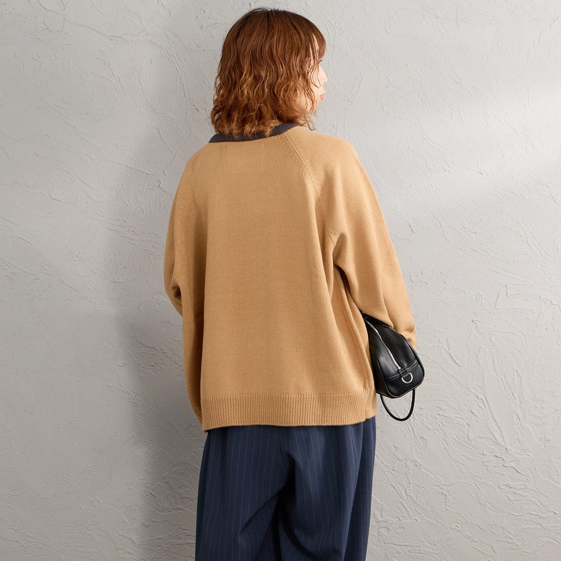 LOGAN Knitting Mills [ローガン ニッティング ミルズ] 別注 配色ジャガードラグランニット [LG-26FW29IN-JF] BEIGE &&モデル身長：158cm 着用サイズ：F&&