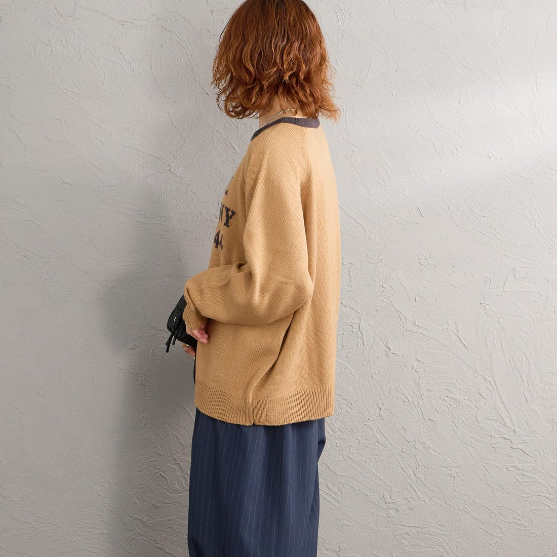 LOGAN Knitting Mills [ローガン ニッティング ミルズ] 別注 配色ジャガードラグランニット [LG-26FW29IN-JF] BEIGE &&モデル身長：158cm 着用サイズ：F&&