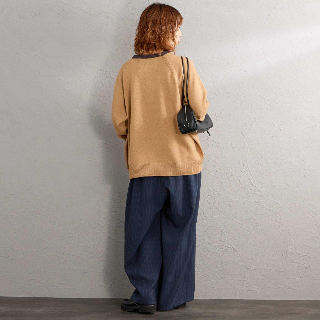 LOGAN Knitting Mills [ローガン ニッティング ミルズ] 別注 配色ジャガードラグランニット [LG-26FW29IN-JF] BEIGE &&モデル身長：158cm 着用サイズ：F&&