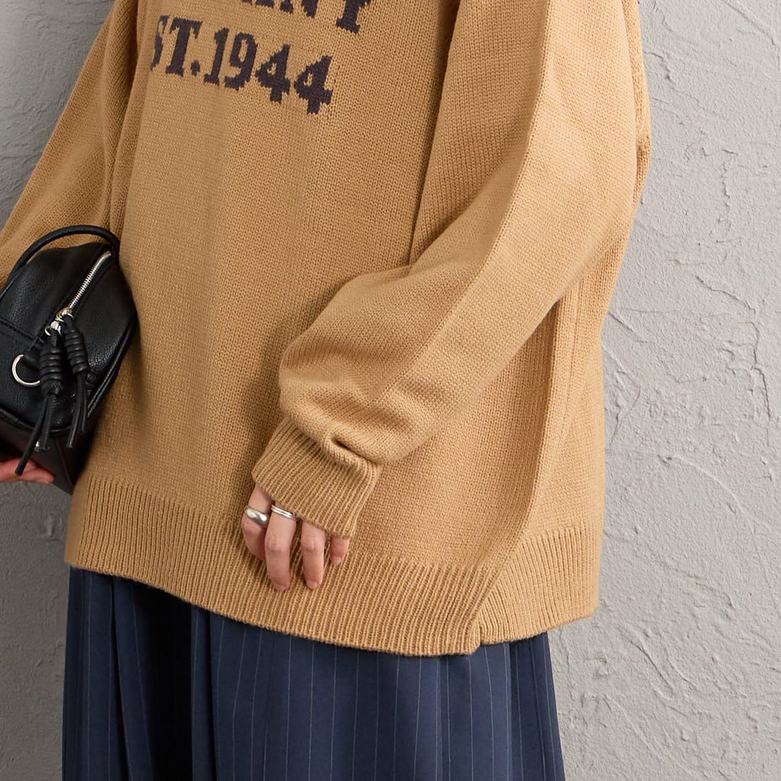 LOGAN Knitting Mills [ローガン ニッティング ミルズ] 別注 配色ジャガードラグランニット [LG-26FW29IN-JF] BEIGE &&モデル身長：158cm 着用サイズ：F&&