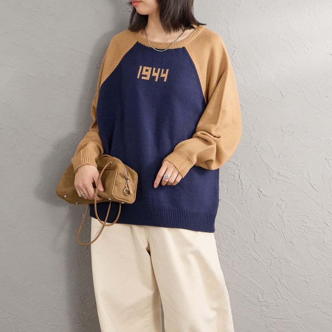 LOGAN Knitting Mills [ローガン ニッティング ミルズ] 別注 配色ジャガードラグランニット [LG-26FW29IN-JF] NAVY &&モデル身長：162cm 着用サイズ：F&&