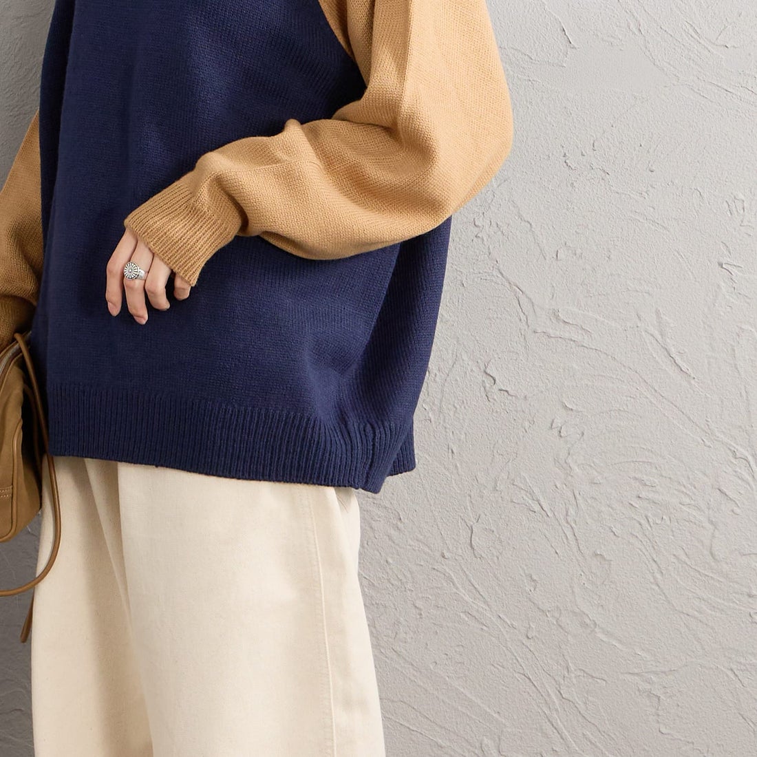 LOGAN Knitting Mills [ローガン ニッティング ミルズ] 別注 配色ジャガードラグランニット [LG-26FW29IN-JF] NAVY &&モデル身長：162cm 着用サイズ：F&&