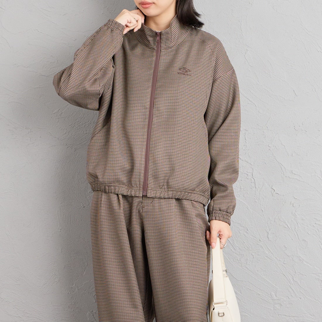 UMBRO [アンブロ] 別注 トラックジャケット [201NK26AW-BZ11-JF] GUN CLUB C &&モデル身長：162cm 着用サイズ：S&&