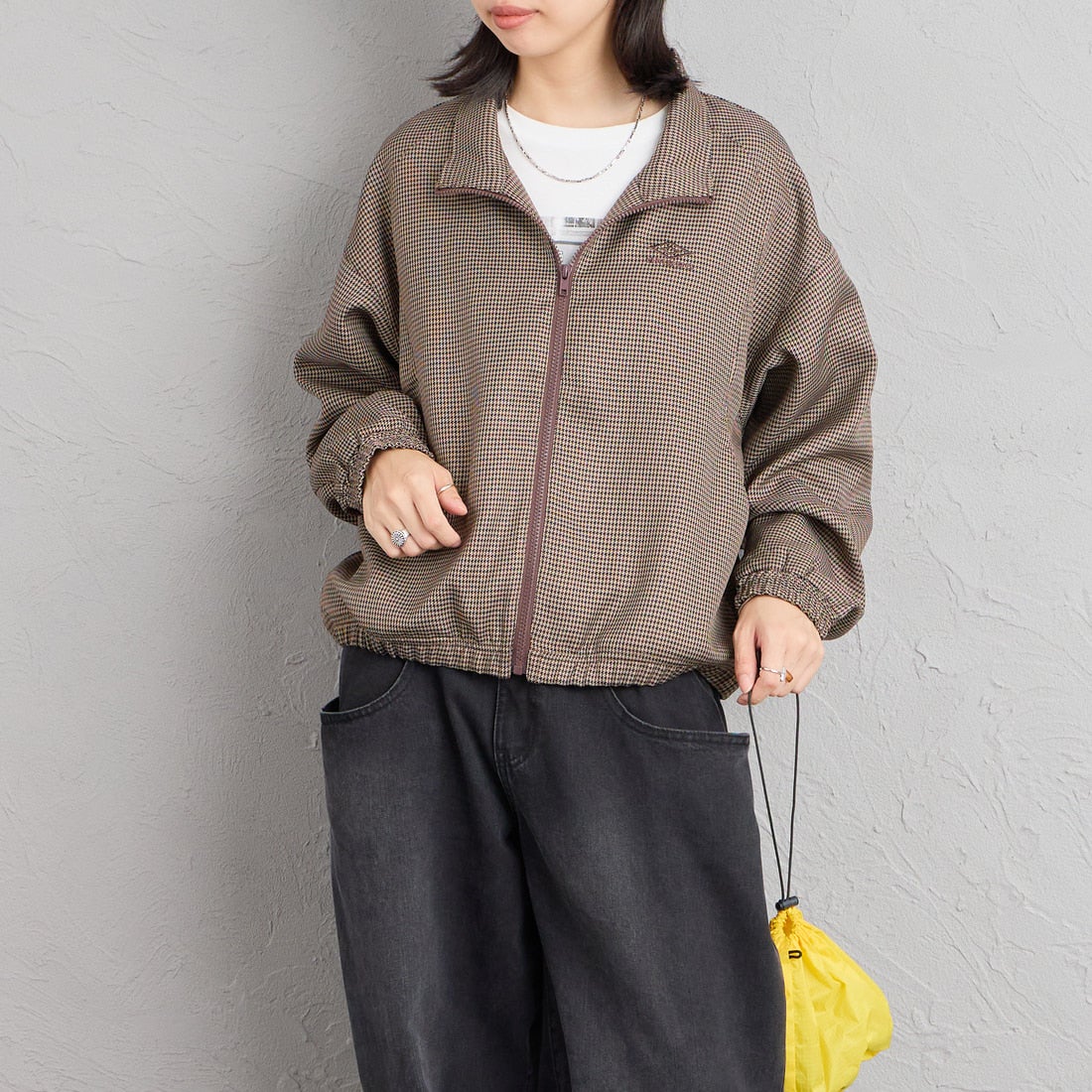 UMBRO [アンブロ] 別注 トラックジャケット [201NK26AW-BZ11-JF] GUN CLUB C &&モデル身長：162cm 着用サイズ：S&&