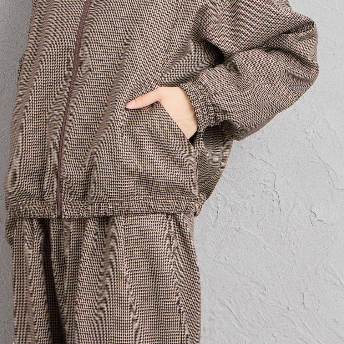 UMBRO [アンブロ] 別注 トラックジャケット [201NK26AW-BZ11-JF] GUN CLUB C &&モデル身長：162cm 着用サイズ：S&&
