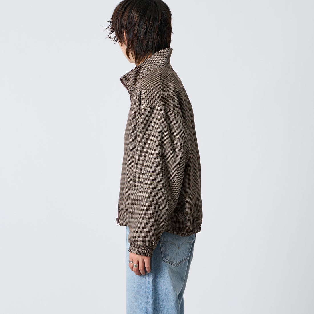 UMBRO [アンブロ] 別注 トラックジャケット [201NK26AW-BZ11-JF] GUN CLUB C &&モデル身長：177cm 着用サイズ：L&&