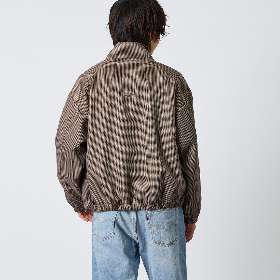 UMBRO [アンブロ] 別注 トラックジャケット [201NK26AW-BZ11-JF] GUN CLUB C &&モデル身長：177cm 着用サイズ：L&&