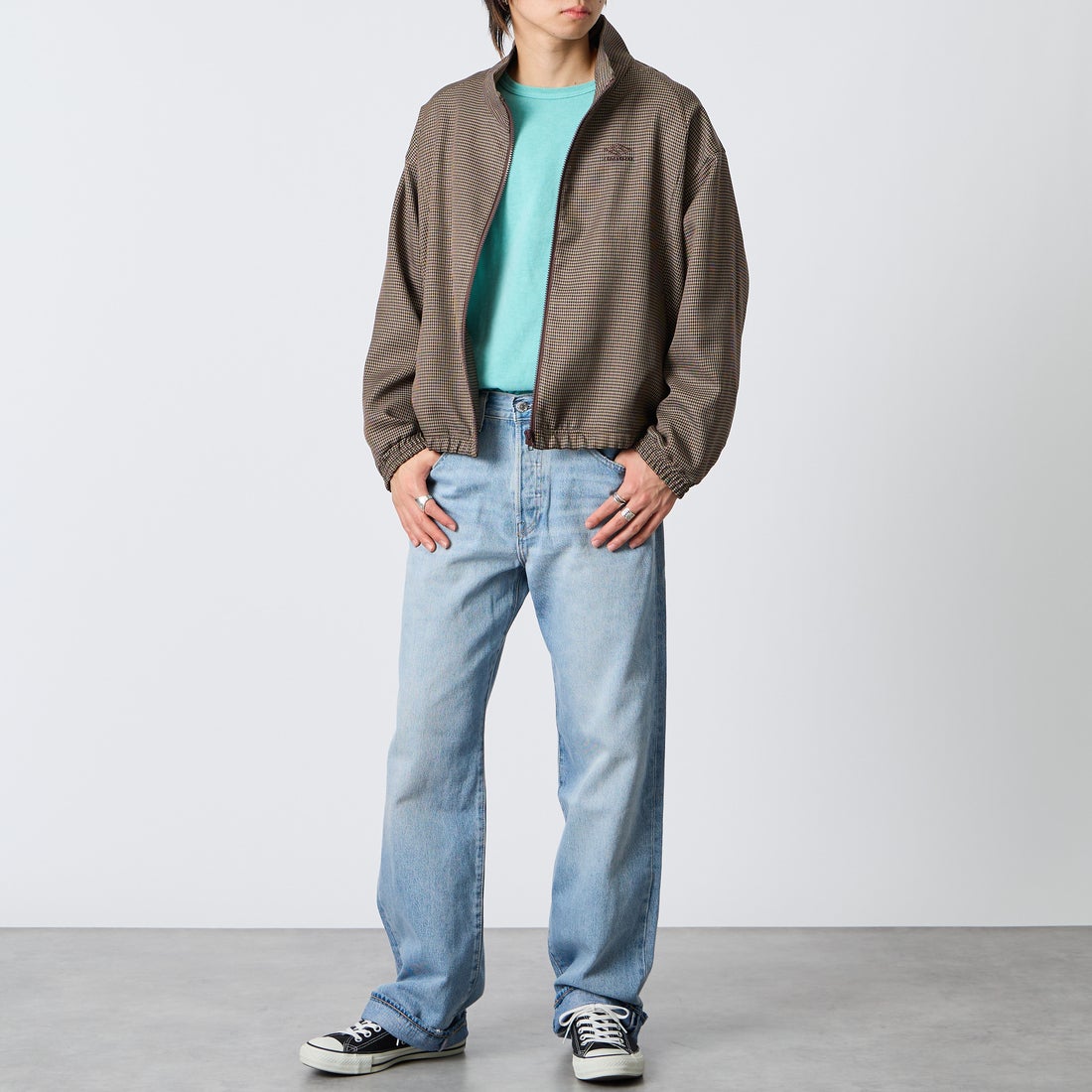 UMBRO [アンブロ] 別注 トラックジャケット [201NK26AW-BZ11-JF] GUN CLUB C &&モデル身長：177cm 着用サイズ：L&&