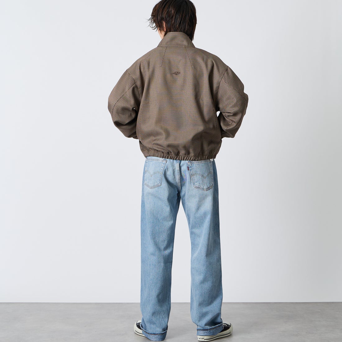 UMBRO [アンブロ] 別注 トラックジャケット [201NK26AW-BZ11-JF] GUN CLUB C &&モデル身長：177cm 着用サイズ：L&&