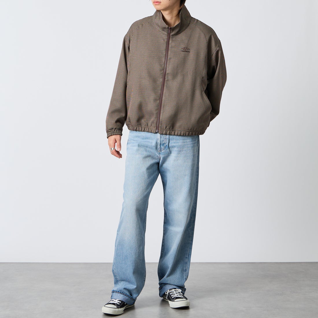 UMBRO [アンブロ] 別注 トラックジャケット [201NK26AW-BZ11-JF] GUN CLUB C &&モデル身長：177cm 着用サイズ：L&&