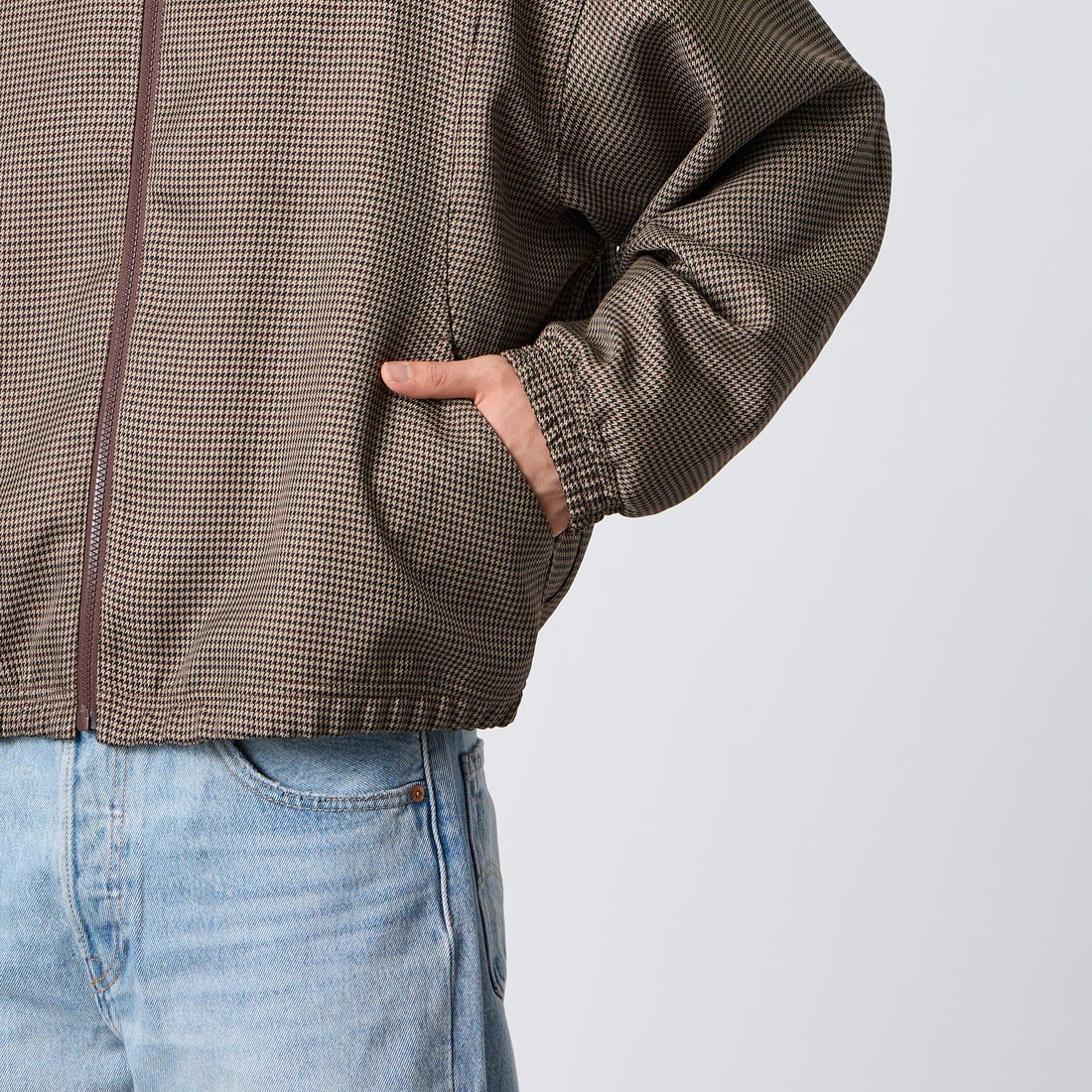 UMBRO [アンブロ] 別注 トラックジャケット [201NK26AW-BZ11-JF] GUN CLUB C &&モデル身長：177cm 着用サイズ：L&&
