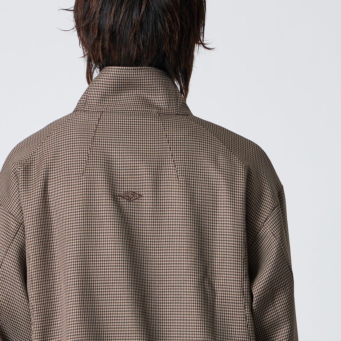 UMBRO [アンブロ] 別注 トラックジャケット [201NK26AW-BZ11-JF] GUN CLUB C &&モデル身長：177cm 着用サイズ：L&&