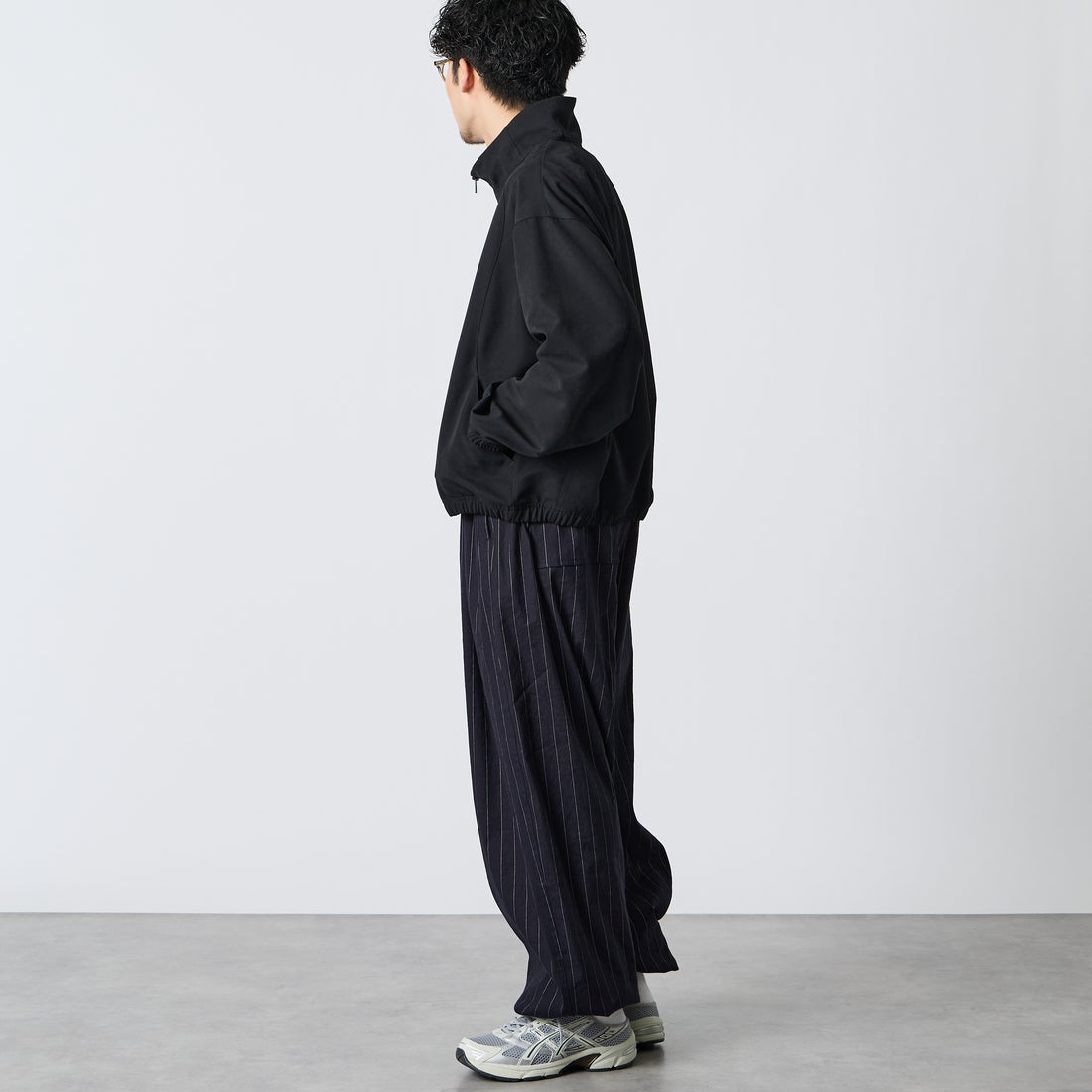 UMBRO [アンブロ] 別注 トラックジャケット [201NK26AW-BZ11-JF] BLACK &&モデル身長：168cm 着用サイズ：L&&