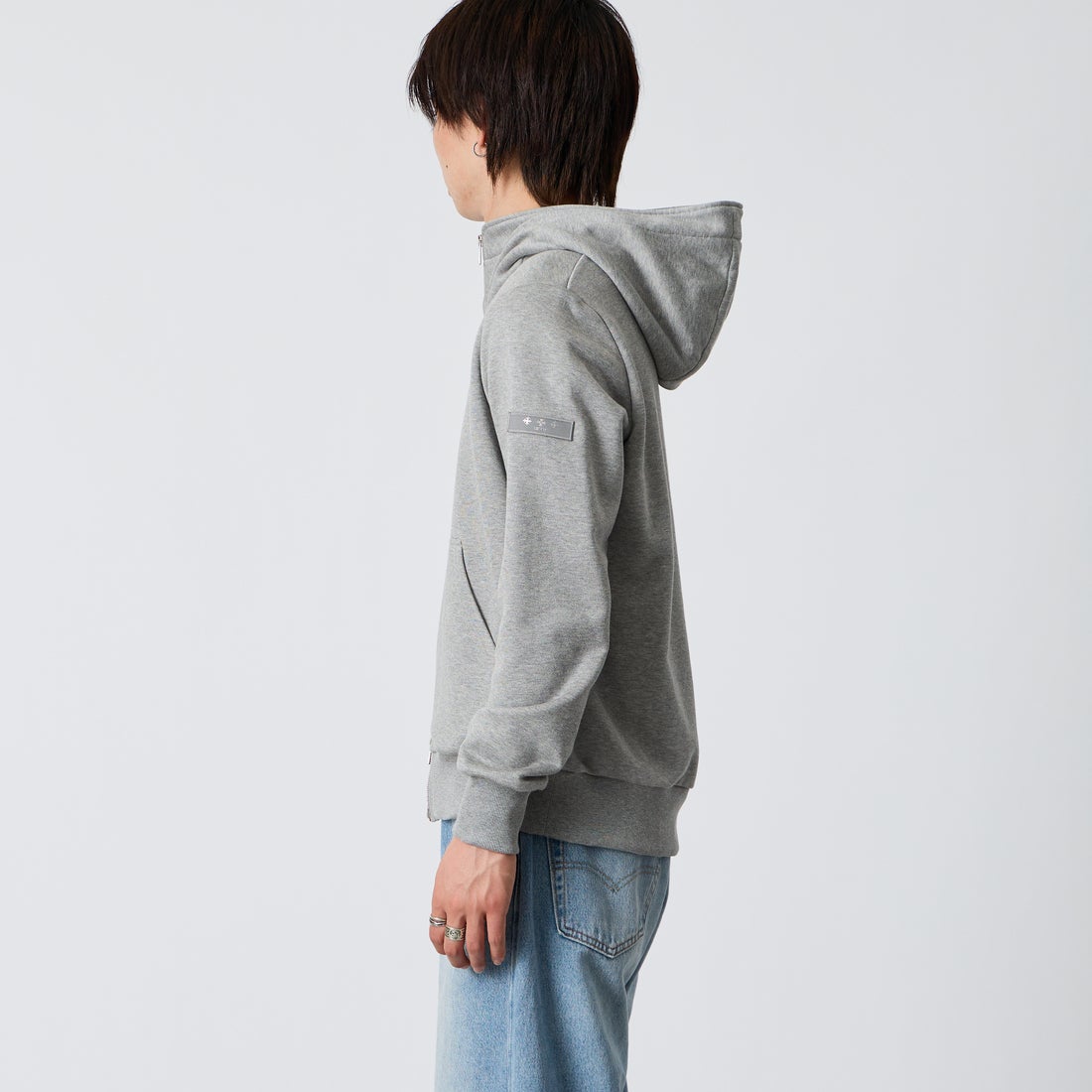 TATRAS [タトラス] 別注 TARAVO ワンポイントロゴジップパーカー [MCKA1178063968-JF] GRAY &&モデル身長：177cm 着用サイズ：2&&
