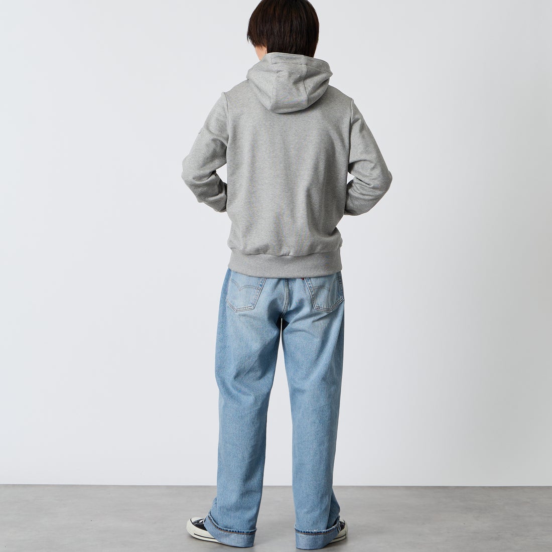 TATRAS [タトラス] 別注 TARAVO ワンポイントロゴジップパーカー [MCKA1178063968-JF] GRAY &&モデル身長：177cm 着用サイズ：2&&