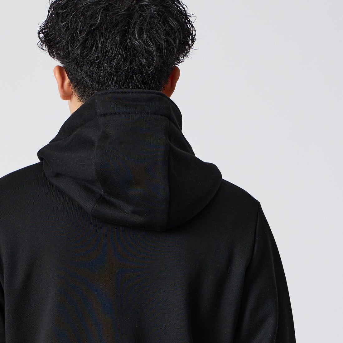 TATRAS [タトラス] 別注 TARAVO ワンポイントロゴジップパーカー [MCKA1178063968-JF] BLACK &&モデル身長：168cm 着用サイズ：2&&