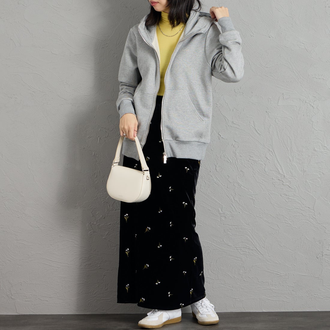 TATRAS [タトラス] 別注 TARAVO ワンポイントロゴジップパーカー [MCKA1178063968-JF] GRAY &&モデル身長：162cm 着用サイズ：1&&