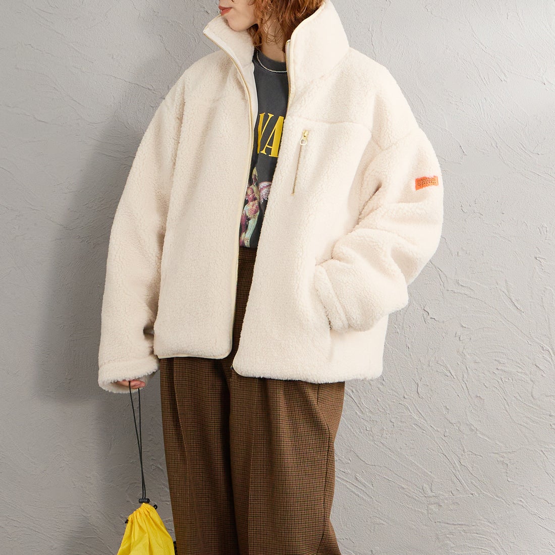 UNIVERSAL OVERALL [ユニバーサルオーバーオール] 別注 パイピング ボアジャケット [U2632400IN-JF] IVORY &&モデル身長：158cm 着用サイズ：F&&