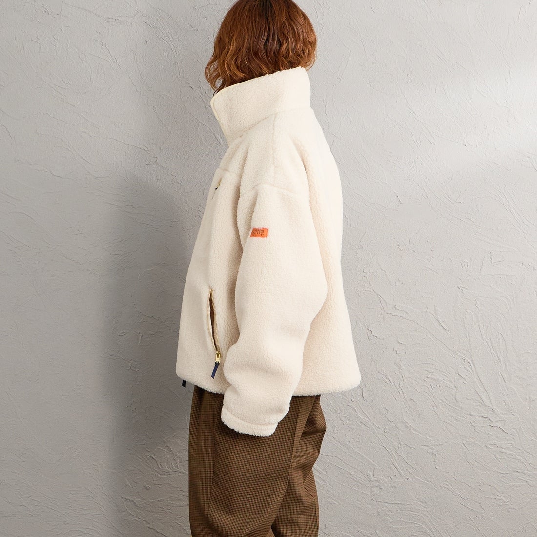 UNIVERSAL OVERALL [ユニバーサルオーバーオール] 別注 パイピング ボアジャケット [U2632400IN-JF] IVORY &&モデル身長：158cm 着用サイズ：F&&