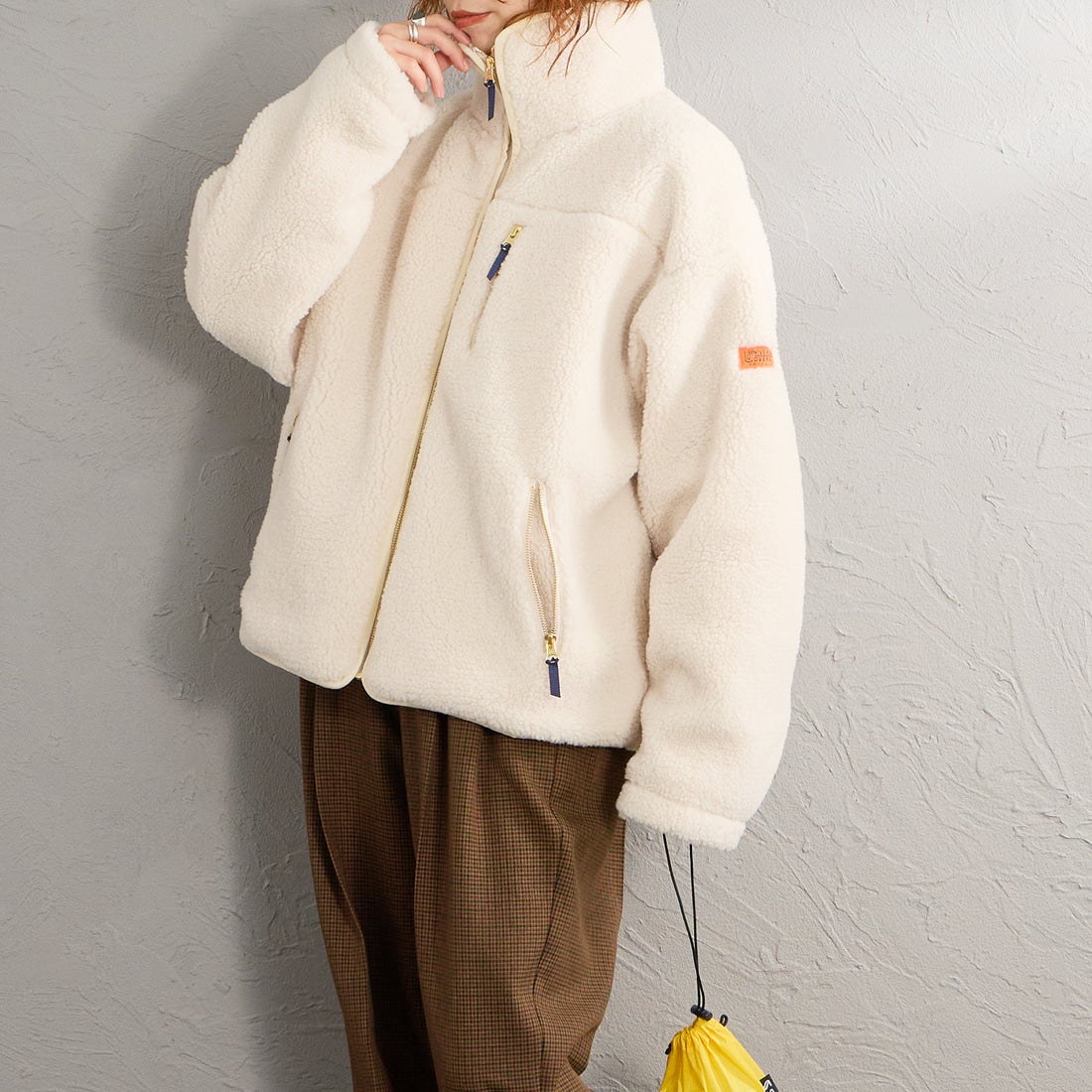 UNIVERSAL OVERALL [ユニバーサルオーバーオール] 別注 パイピング ボアジャケット [U2632400IN-JF] IVORY &&モデル身長：158cm 着用サイズ：F&&
