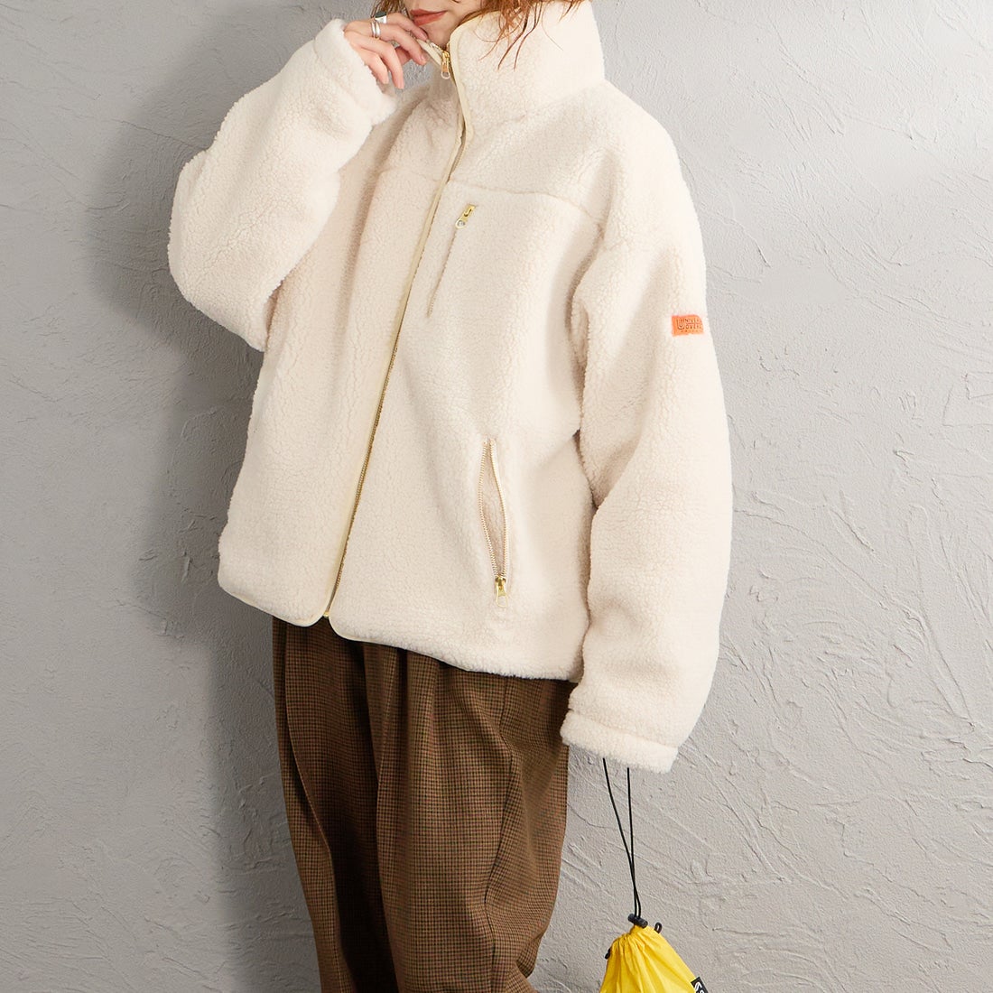 UNIVERSAL OVERALL [ユニバーサルオーバーオール] 別注 パイピング ボアジャケット [U2632400IN-JF] IVORY &&モデル身長：158cm 着用サイズ：F&&