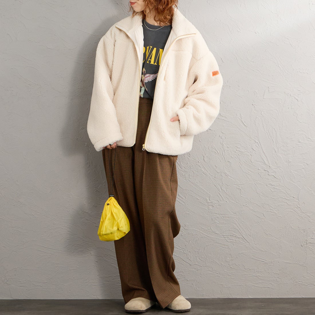 UNIVERSAL OVERALL [ユニバーサルオーバーオール] 別注 パイピング ボアジャケット [U2632400IN-JF] IVORY &&モデル身長：158cm 着用サイズ：F&&