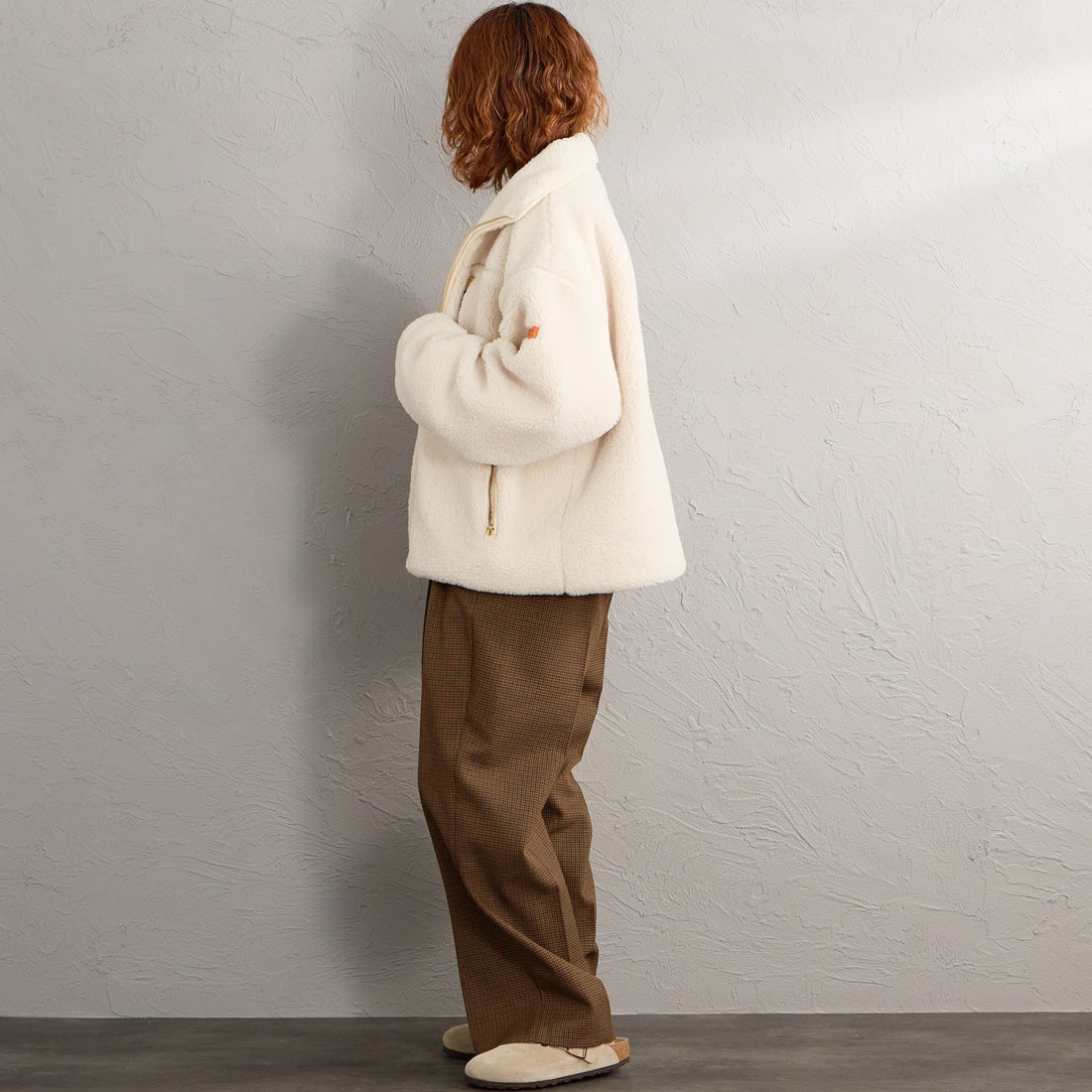 UNIVERSAL OVERALL [ユニバーサルオーバーオール] 別注 パイピング ボアジャケット [U2632400IN-JF] IVORY &&モデル身長：158cm 着用サイズ：F&&