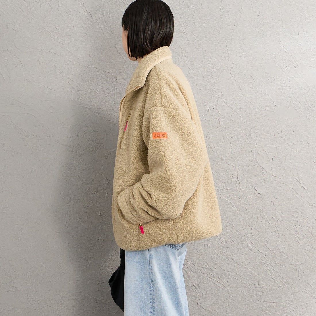 UNIVERSAL OVERALL [ユニバーサルオーバーオール] 別注 パイピング ボアジャケット [U2632400IN-JF] TAUPE &&モデル身長：150cm 着用サイズ：F&&