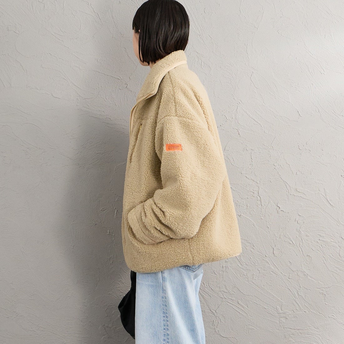 UNIVERSAL OVERALL [ユニバーサルオーバーオール] 別注 パイピング ボアジャケット [U2632400IN-JF] TAUPE &&モデル身長：150cm 着用サイズ：F&&