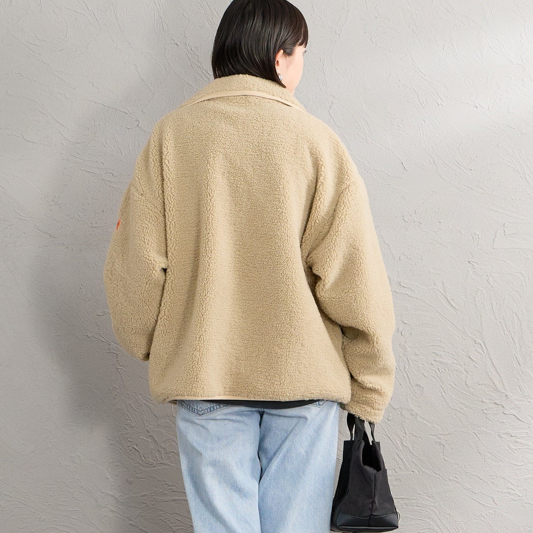 UNIVERSAL OVERALL [ユニバーサルオーバーオール] 別注 パイピング ボアジャケット [U2632400IN-JF] TAUPE &&モデル身長：150cm 着用サイズ：F&&