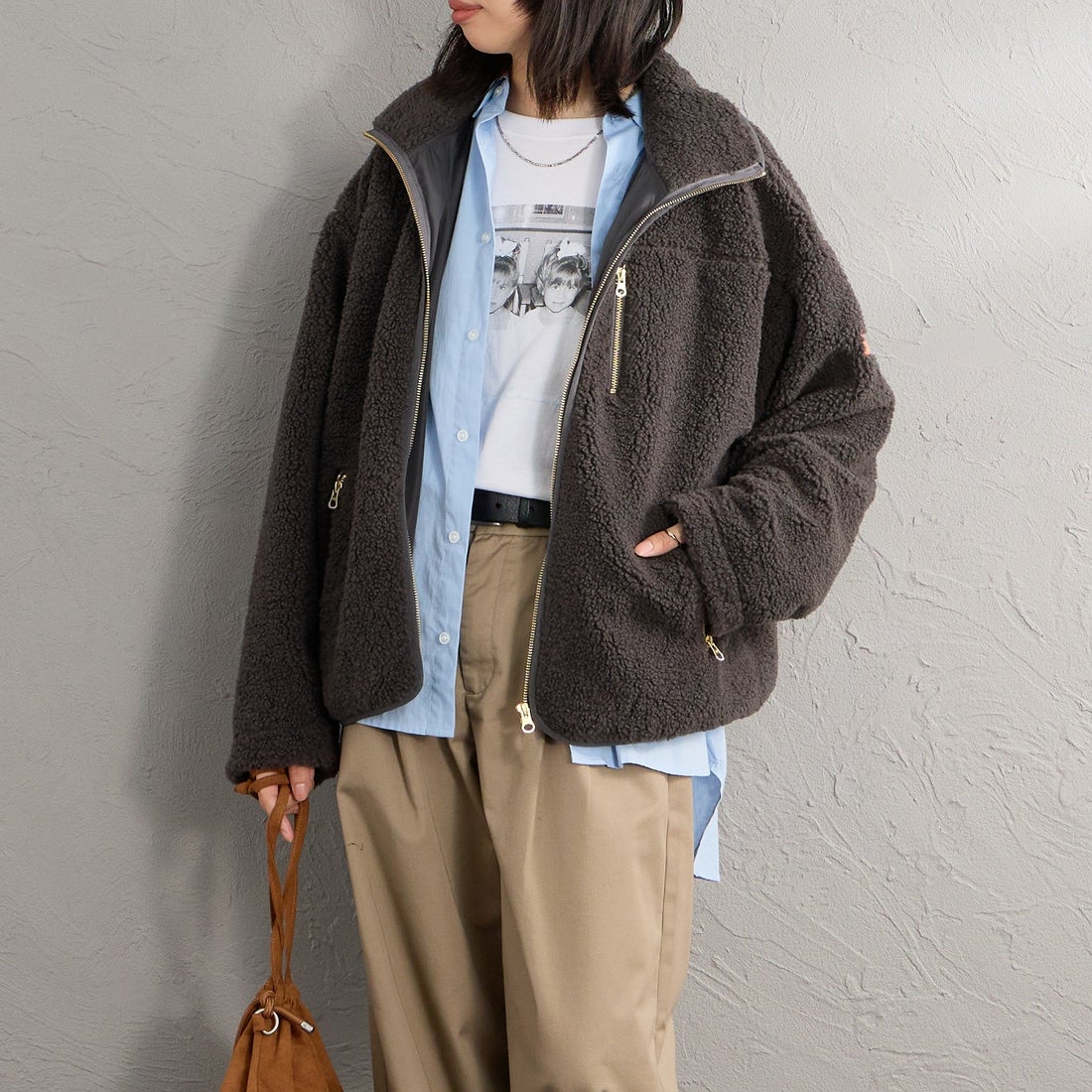 UNIVERSAL OVERALL [ユニバーサルオーバーオール] 別注 パイピング ボアジャケット [U2632400IN-JF] CHARCOAL &&モデル身長：162cm 着用サイズ：F&&