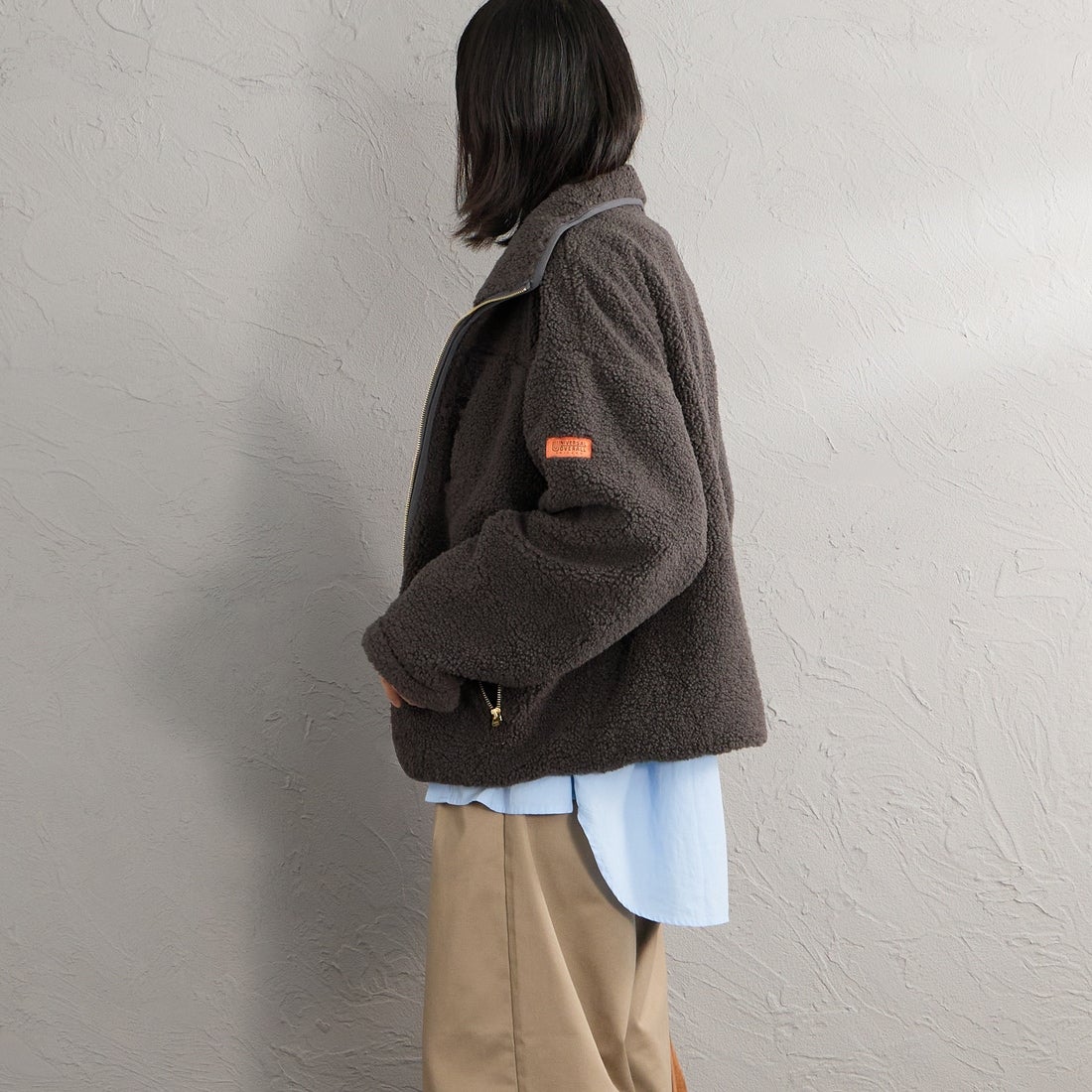 UNIVERSAL OVERALL [ユニバーサルオーバーオール] 別注 パイピング ボアジャケット [U2632400IN-JF] CHARCOAL &&モデル身長：162cm 着用サイズ：F&&
