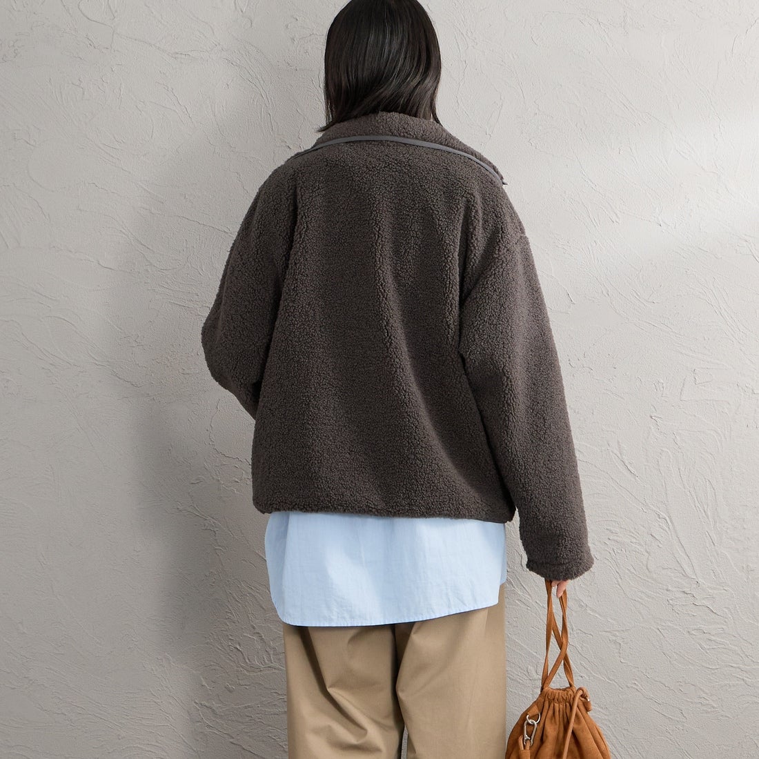 UNIVERSAL OVERALL [ユニバーサルオーバーオール] 別注 パイピング ボアジャケット [U2632400IN-JF] CHARCOAL &&モデル身長：162cm 着用サイズ：F&&