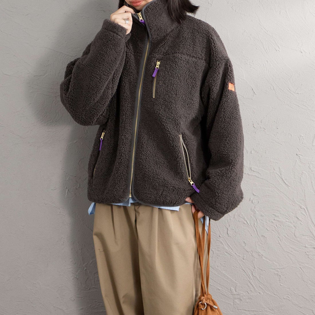 UNIVERSAL OVERALL [ユニバーサルオーバーオール] 別注 パイピング ボアジャケット [U2632400IN-JF] CHARCOAL &&モデル身長：162cm 着用サイズ：F&&