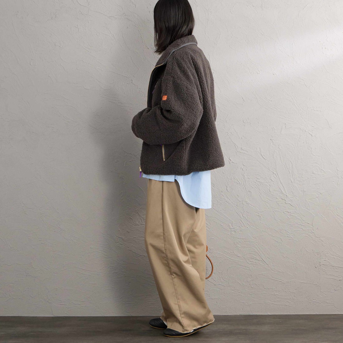 UNIVERSAL OVERALL [ユニバーサルオーバーオール] 別注 パイピング ボアジャケット [U2632400IN-JF] CHARCOAL &&モデル身長：162cm 着用サイズ：F&&