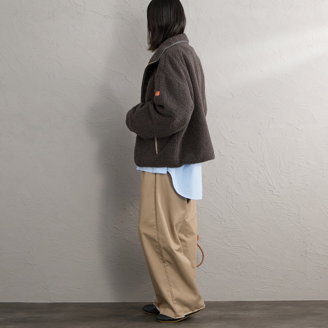 UNIVERSAL OVERALL [ユニバーサルオーバーオール] 別注 パイピング ボアジャケット [U2632400IN-JF] CHARCOAL &&モデル身長：162cm 着用サイズ：F&&