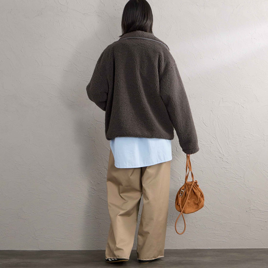UNIVERSAL OVERALL [ユニバーサルオーバーオール] 別注 パイピング ボアジャケット [U2632400IN-JF] CHARCOAL &&モデル身長：162cm 着用サイズ：F&&