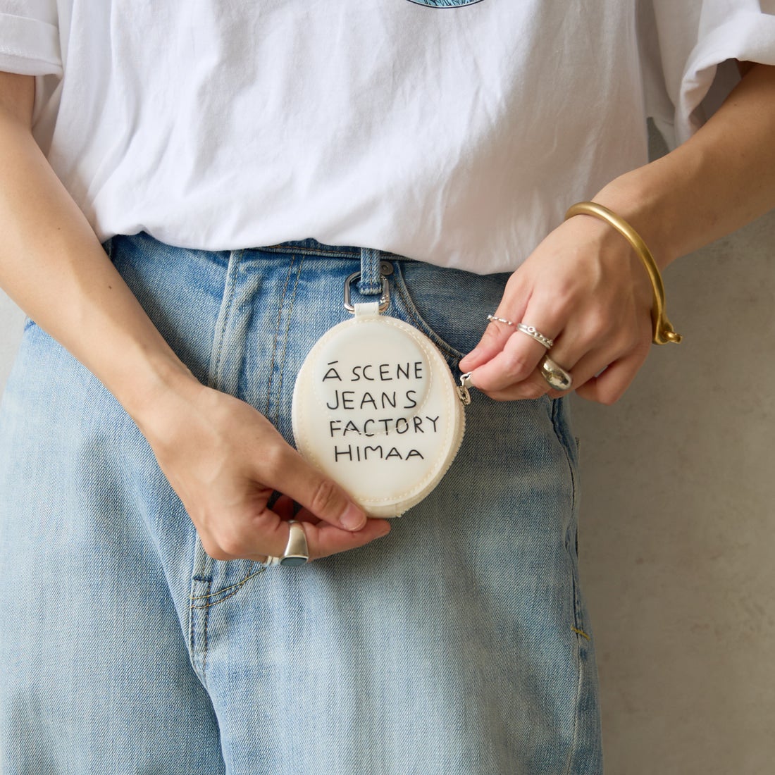 A SCENE [エーシーン] 別注 HIMAA×A SCENE カラビナ付きミニポーチ [HM04-007-JF] WHITE