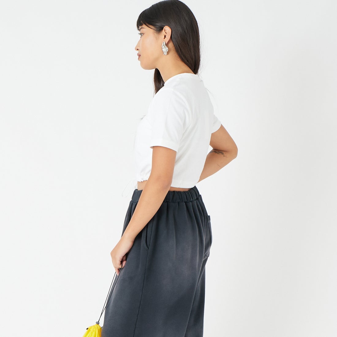 Calvin Klein [カルバンクライン] ショートスリーブモノグラムロゴTシャツ [47G288G] YAF &&モデル身長：162cm 着用サイズ：XS&&