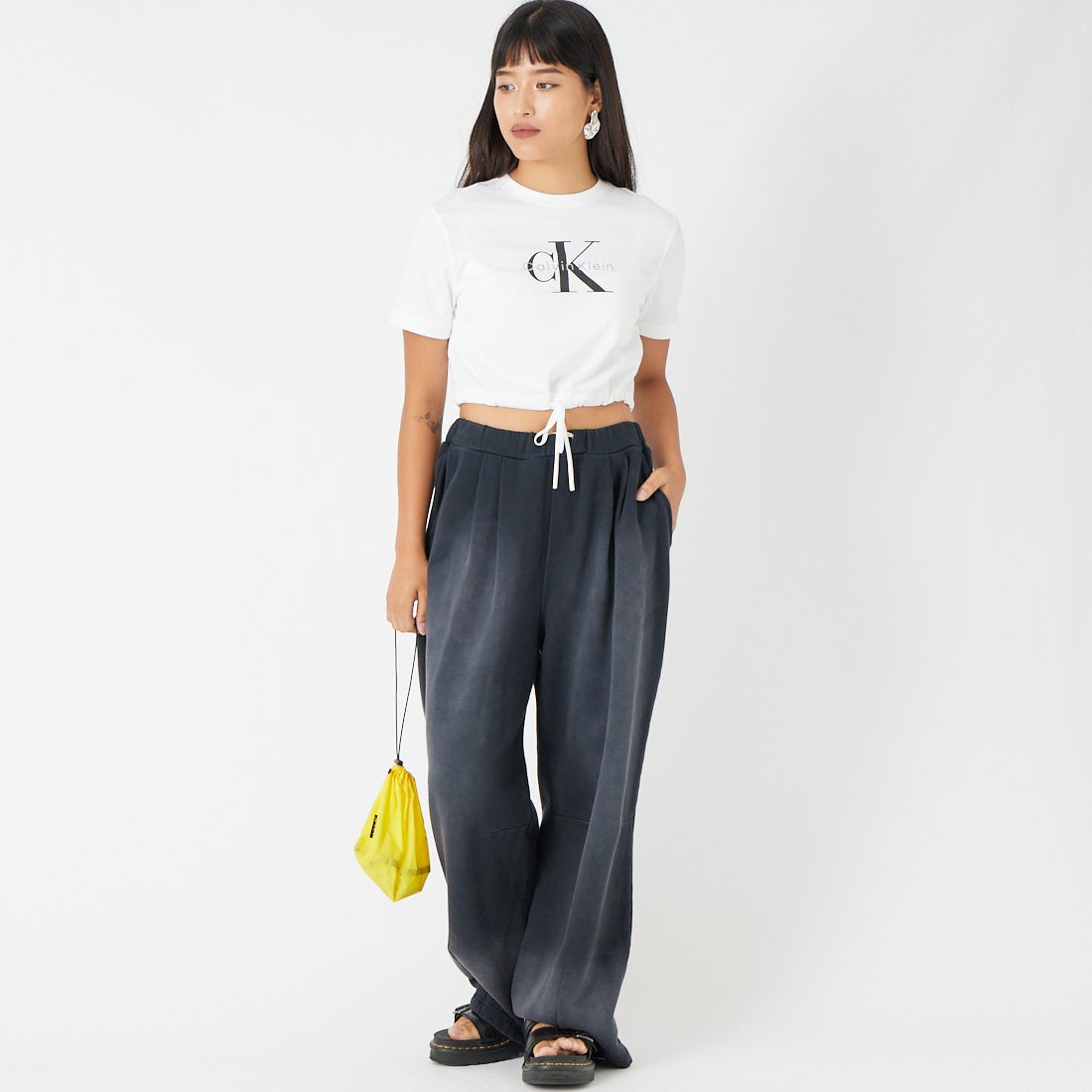 Calvin Klein [カルバンクライン] ショートスリーブモノグラムロゴTシャツ [47G288G] YAF &&モデル身長：162cm 着用サイズ：XS&&
