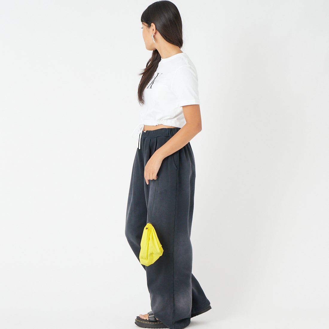 Calvin Klein [カルバンクライン] ショートスリーブモノグラムロゴTシャツ [47G288G] YAF &&モデル身長：162cm 着用サイズ：XS&&