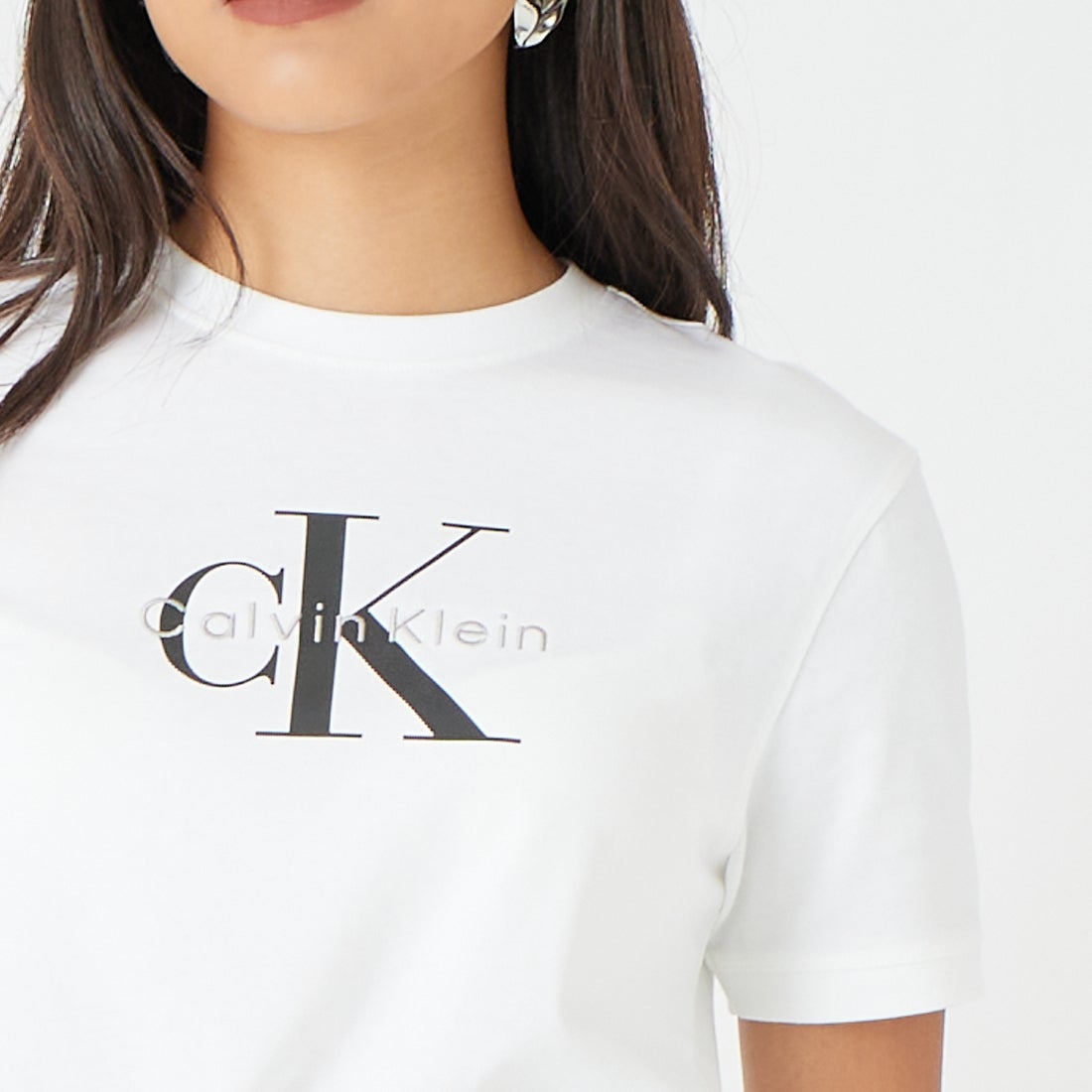 Calvin Klein [カルバンクライン] ショートスリーブモノグラムロゴTシャツ [47G288G] YAF &&モデル身長：162cm 着用サイズ：XS&&