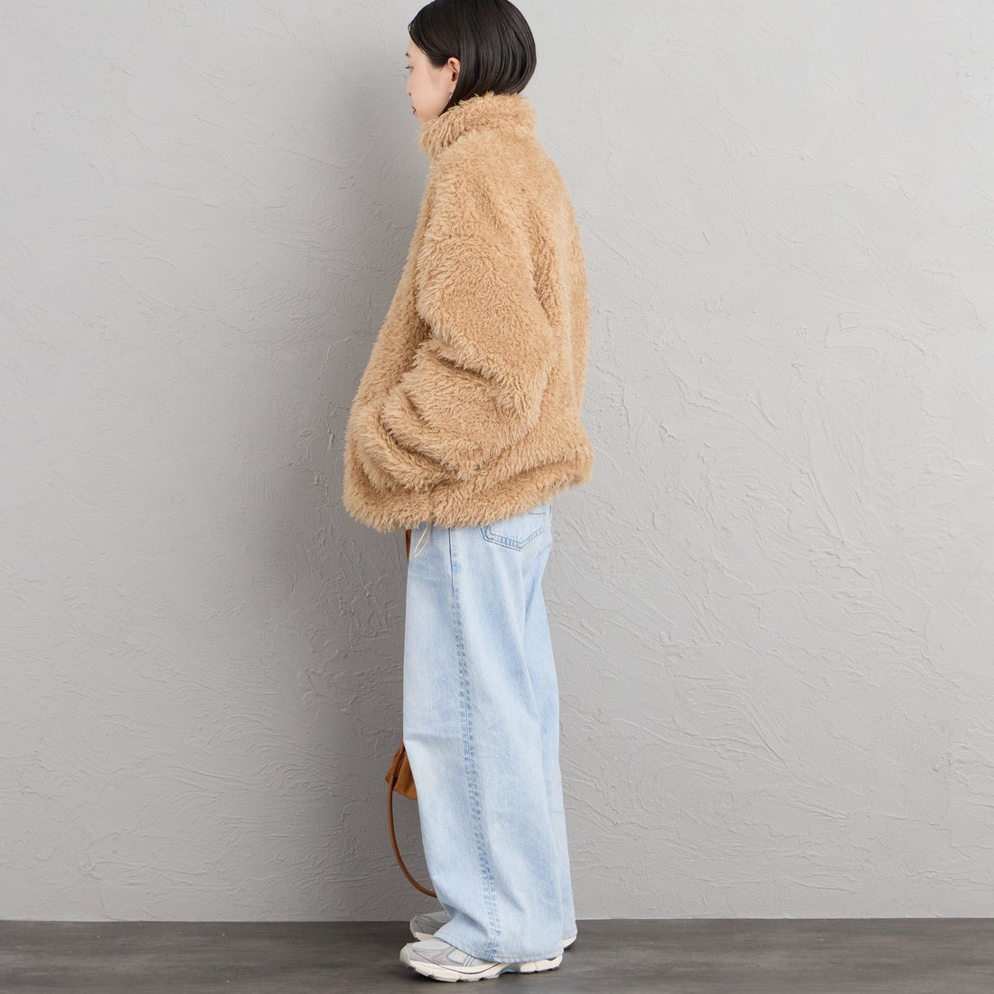 UMBRO [アンブロ] 別注 ボアフリース スタンドカラーブルゾン [201NK26AW-BZ25-JF] MOCHA BROW &&モデル身長：150cm 着用サイズ：S&&