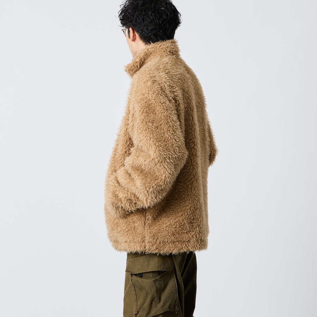 UMBRO [アンブロ] 別注 ボアフリース スタンドカラーブルゾン [201NK26AW-BZ25-JF] MOCHA BROW &&モデル身長：168cm 着用サイズ：L&&