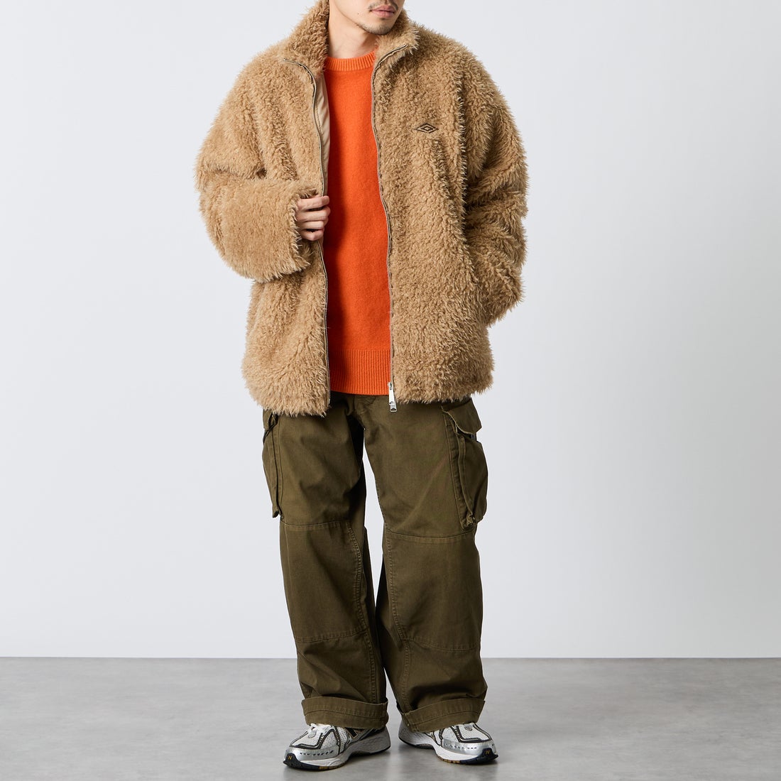 UMBRO [アンブロ] 別注 ボアフリース スタンドカラーブルゾン [201NK26AW-BZ25-JF] MOCHA BROW &&モデル身長：168cm 着用サイズ：L&&
