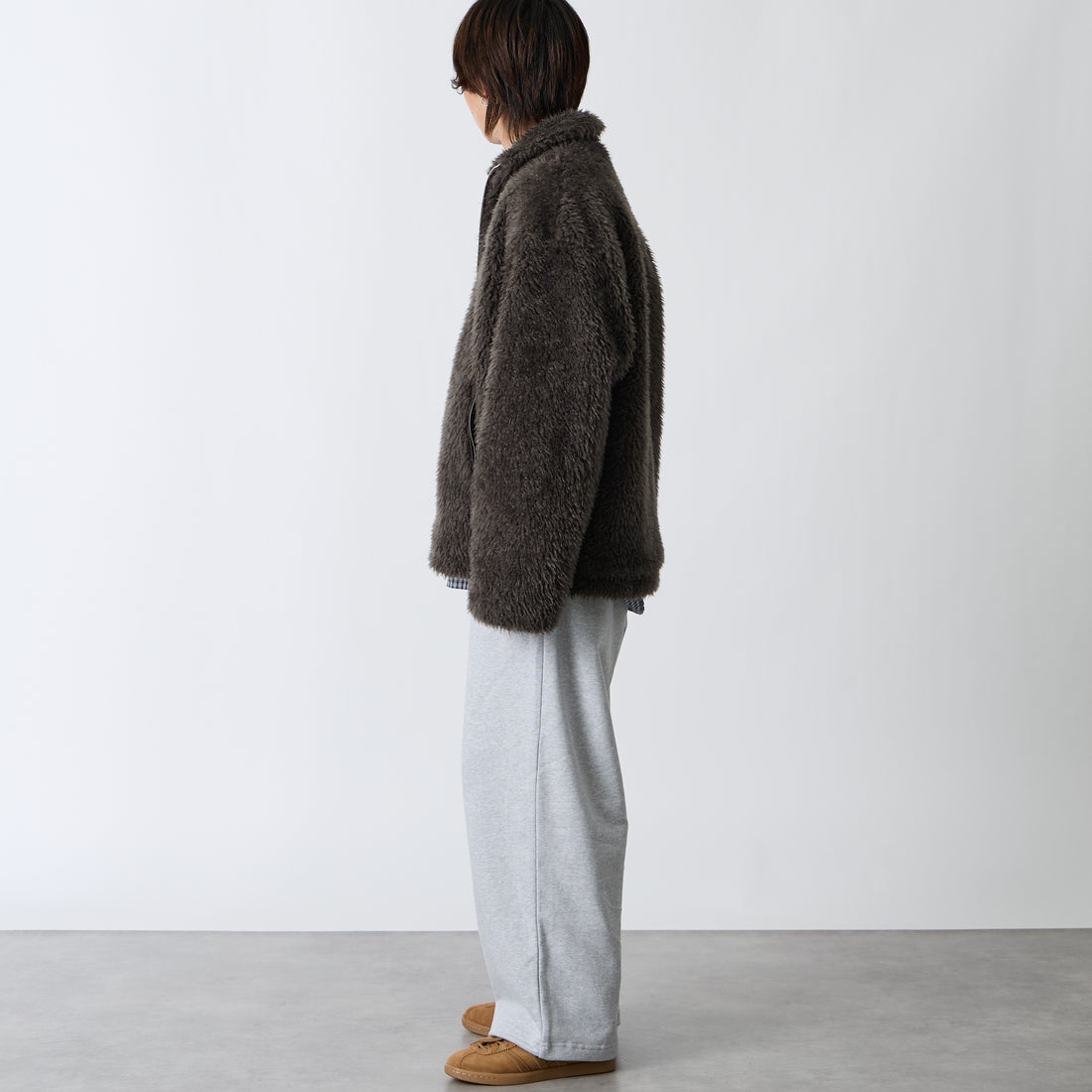 UMBRO [アンブロ] 別注 ボアフリース スタンドカラーブルゾン [201NK26AW-BZ25-JF] CHARCOAL &&モデル身長：177cm 着用サイズ：L&&
