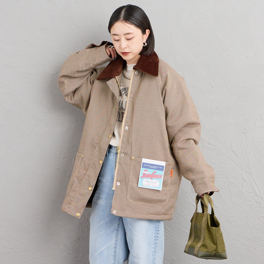 UNIVERSAL OVERALL [ユニバーサルオーバーオール] 別注 中綿入り チェック柄カバーオールジャケット [U2632496IN-JF] BEIGE &&モデル身長：150cm 着用サイズ：F&&