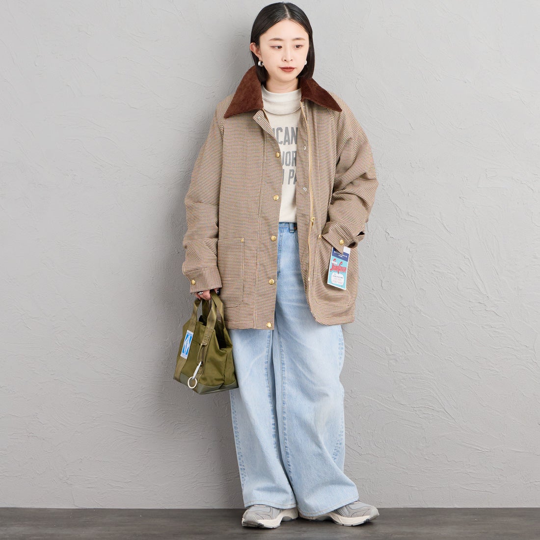 UNIVERSAL OVERALL [ユニバーサルオーバーオール] 別注 中綿入り チェック柄カバーオールジャケット [U2632496IN-JF] BEIGE &&モデル身長：150cm 着用サイズ：F&&